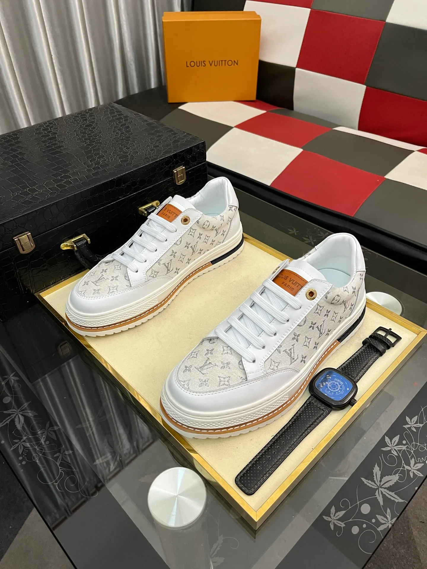 Men's Men's Shoes 💰420⌚️⌚️LV Louis Vuitton. The latest trendy casual shoes are popular in physical stores in sizes 38-44. New spring and summer comfortable imported custom original cowhide, unique jacquard fabric element design. Paired with sheepskin lining, Lv original base, [sun][sun] high-end packaging and high quality💪Details determine quality, you can enter and leave the counter at will, welcome to compare